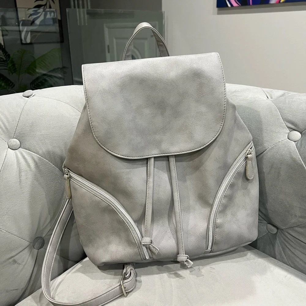 New gray backpack - Picture 1 of 9